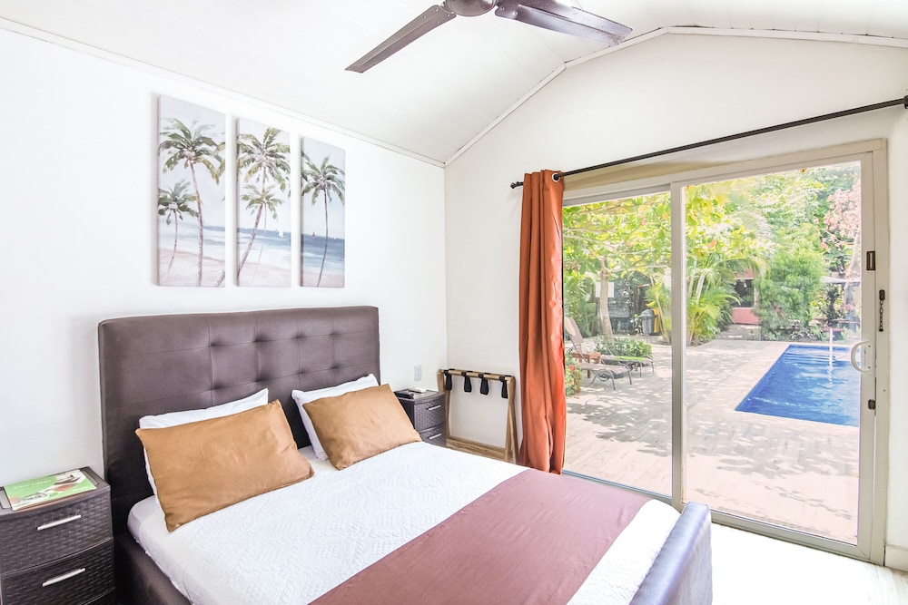 Double Room, Poolside