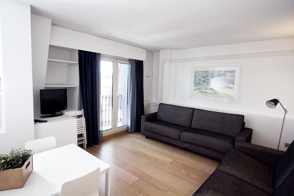 Apartment (6A) - Photo 6