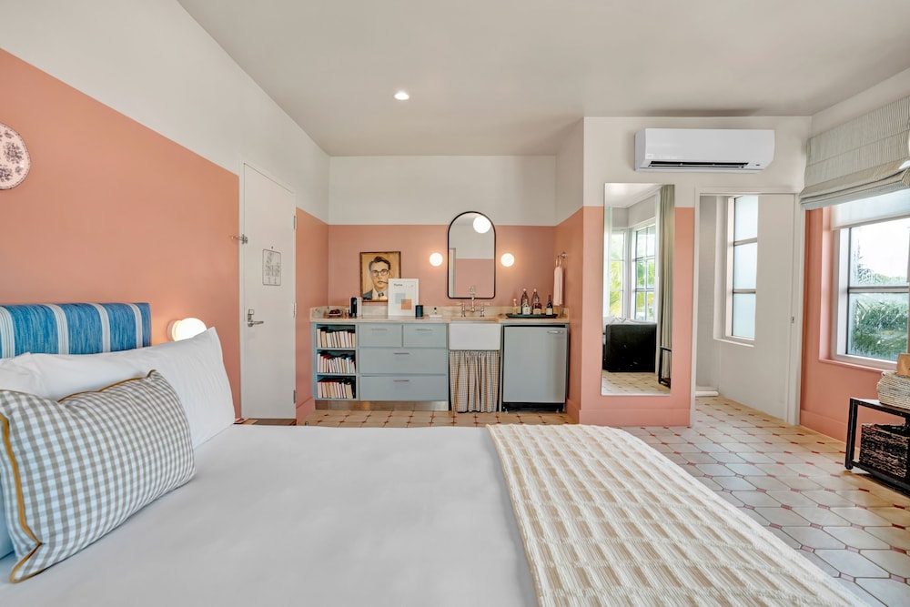 Studio, 1 King Bed, Balcony - Photo 1