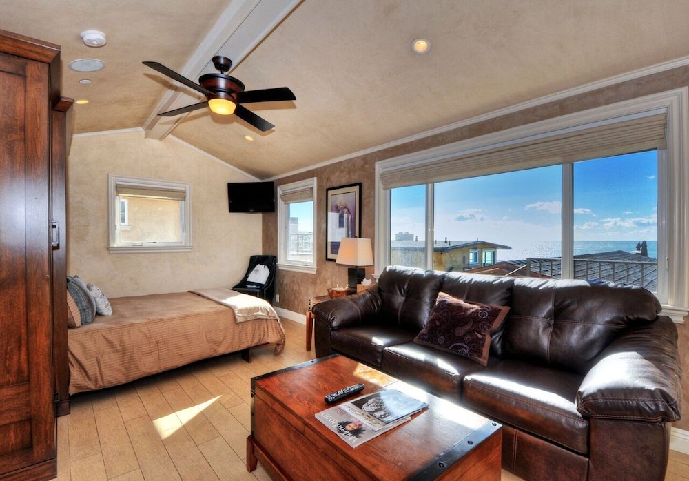 Deluxe Villa, 1 Queen Bed, Partial Ocean View photo 1