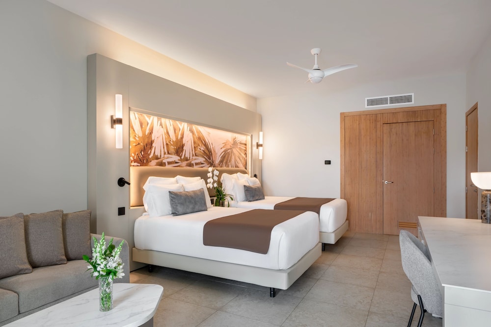 Junior Suite, 2 Double Beds (Allure)