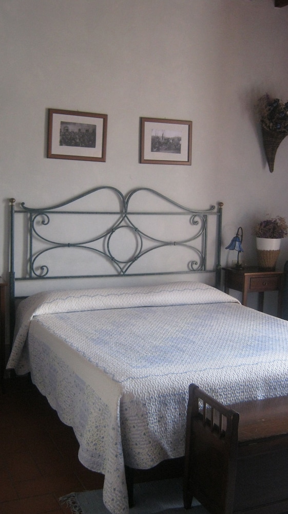 Classic Double Room, 1 Bedroom, Private Bathroom photo 3