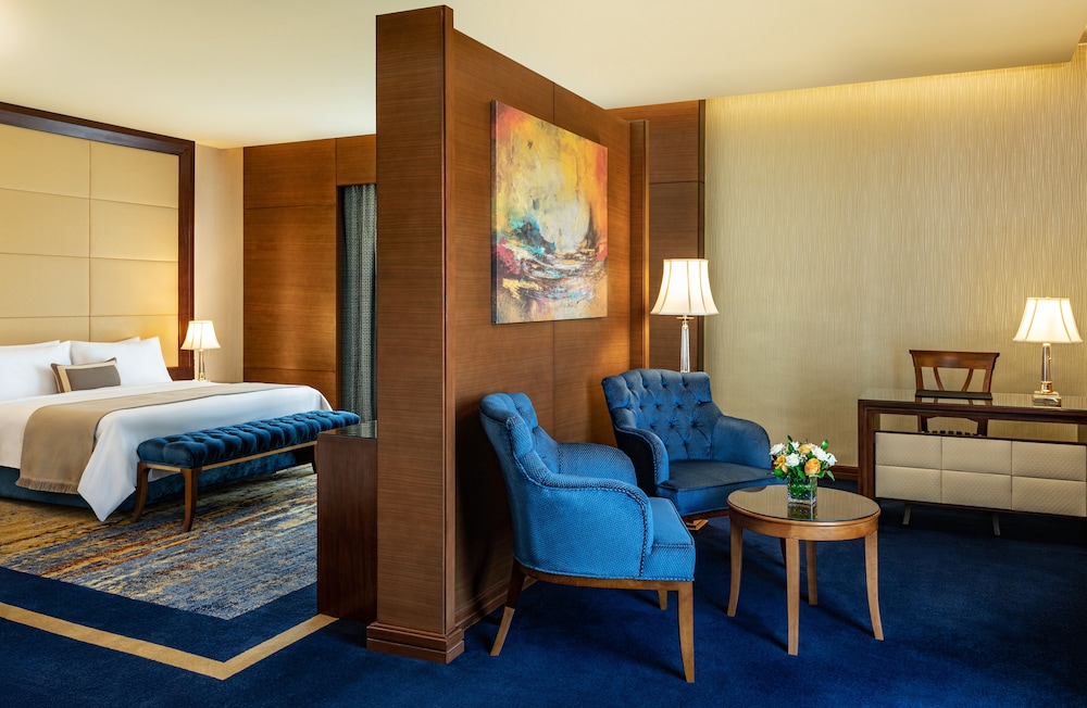 Grand Room, 1 King Bed, City View