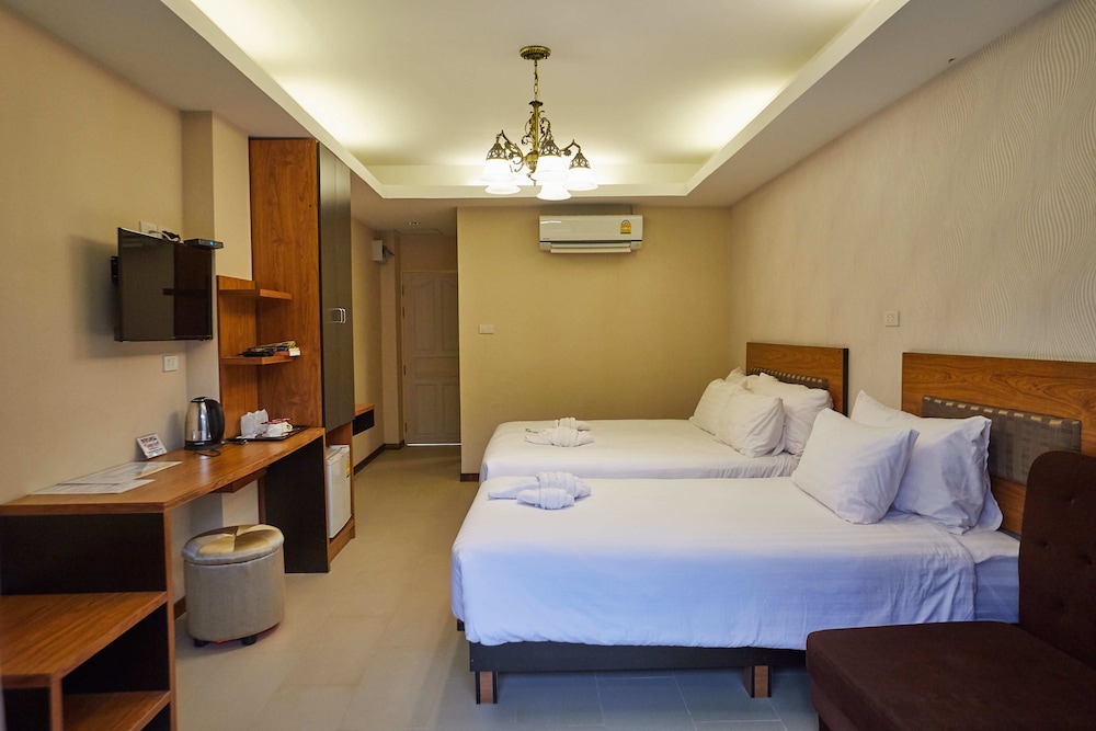 Triple Room, 1 Bedroom photo 2