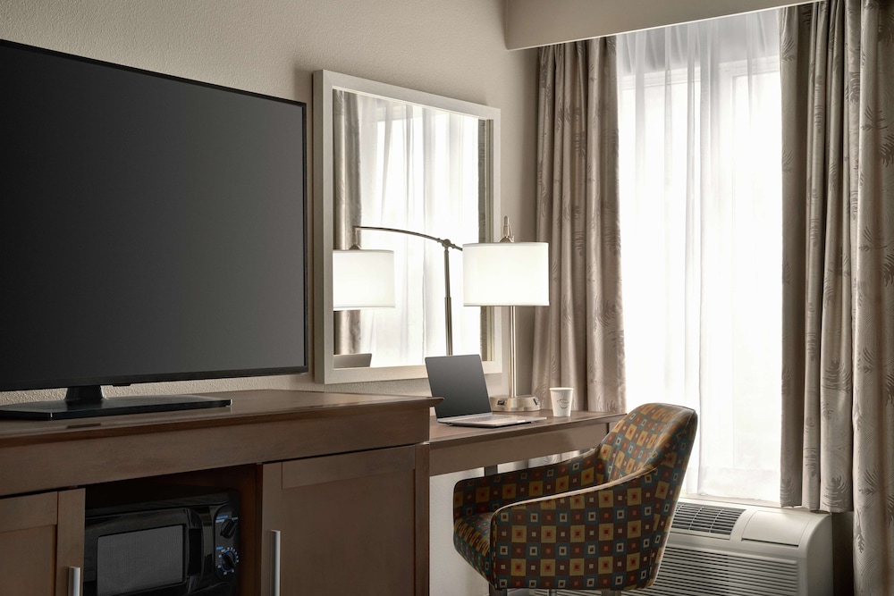 Room, 2 Queen Beds, Accessible (Mobility & Hearing - Roll-in Shower) - Photo 3