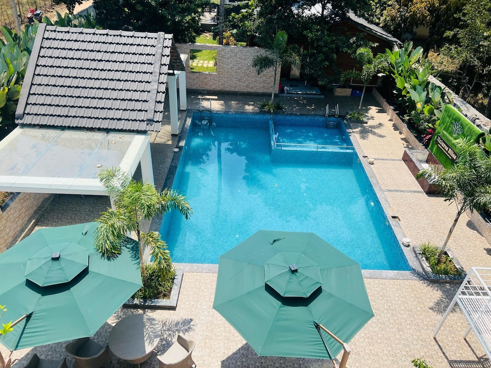 Luxury Suite, Pool View