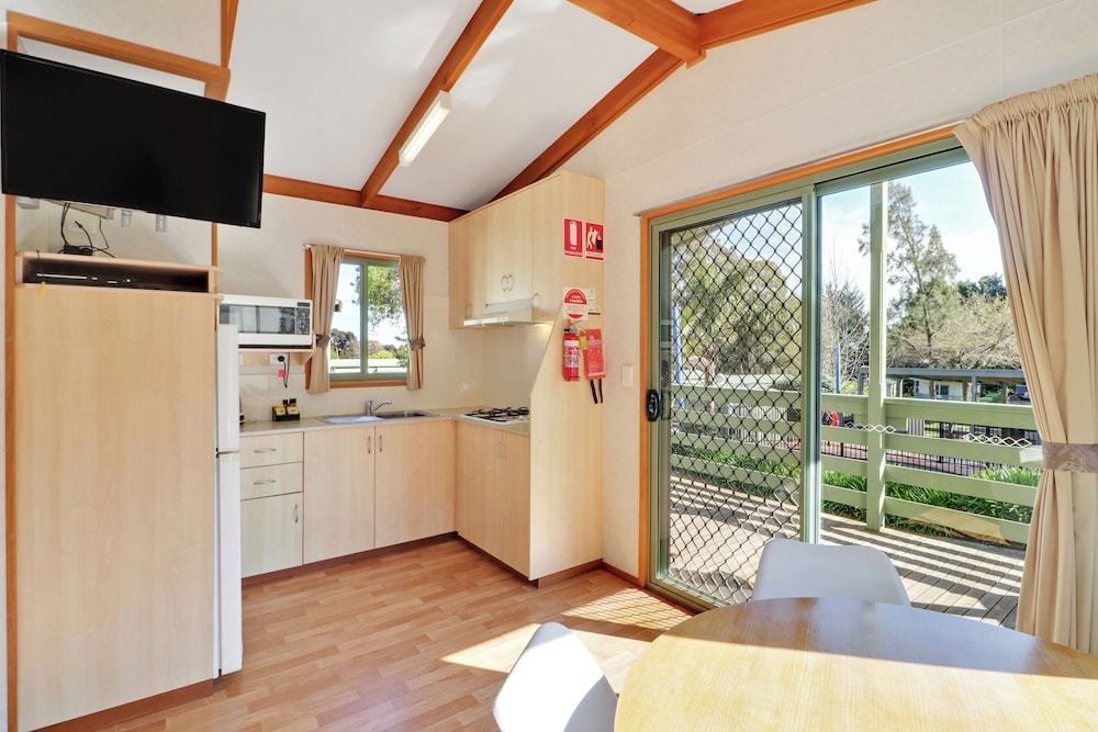 2 Bedroom Cabin photo 3