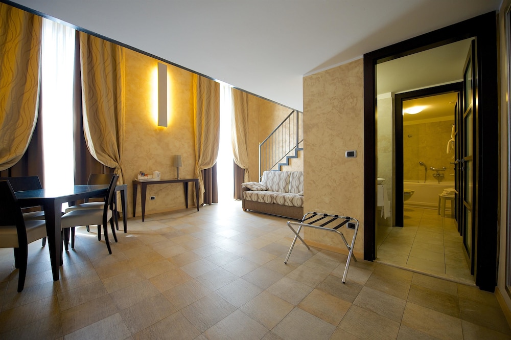 Family Room, Multiple Beds, Non Smoking, Mezzanine (Larger Room) - Photo 16