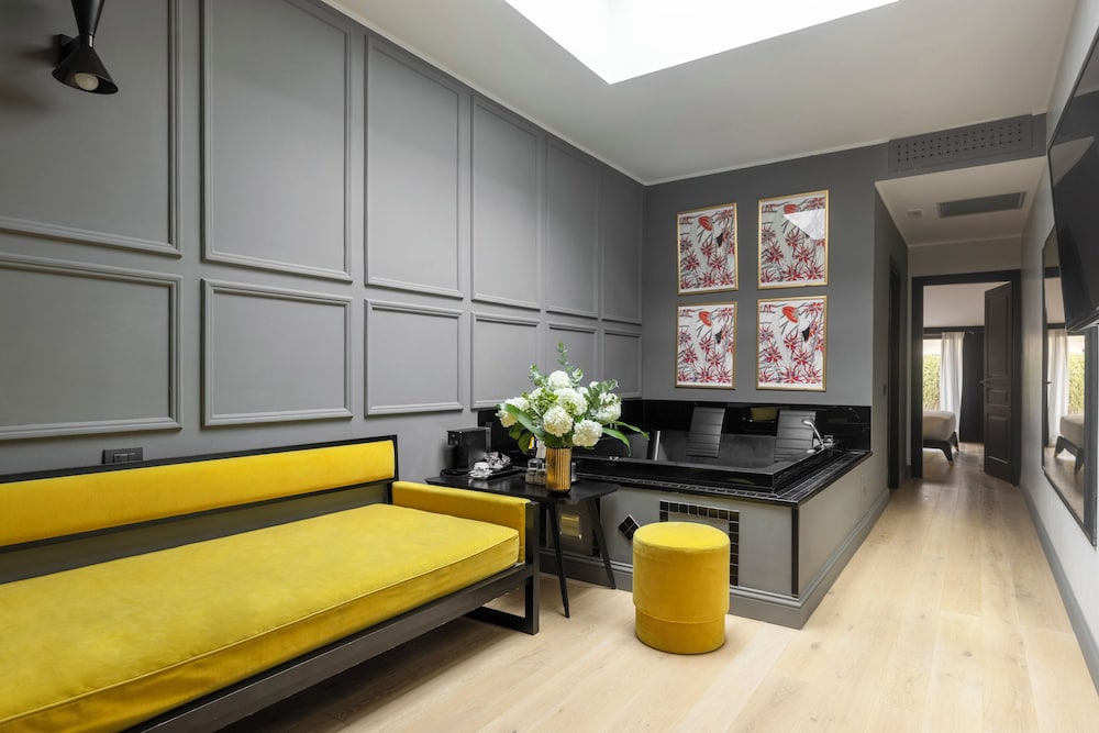 Suite, Jetted Tub