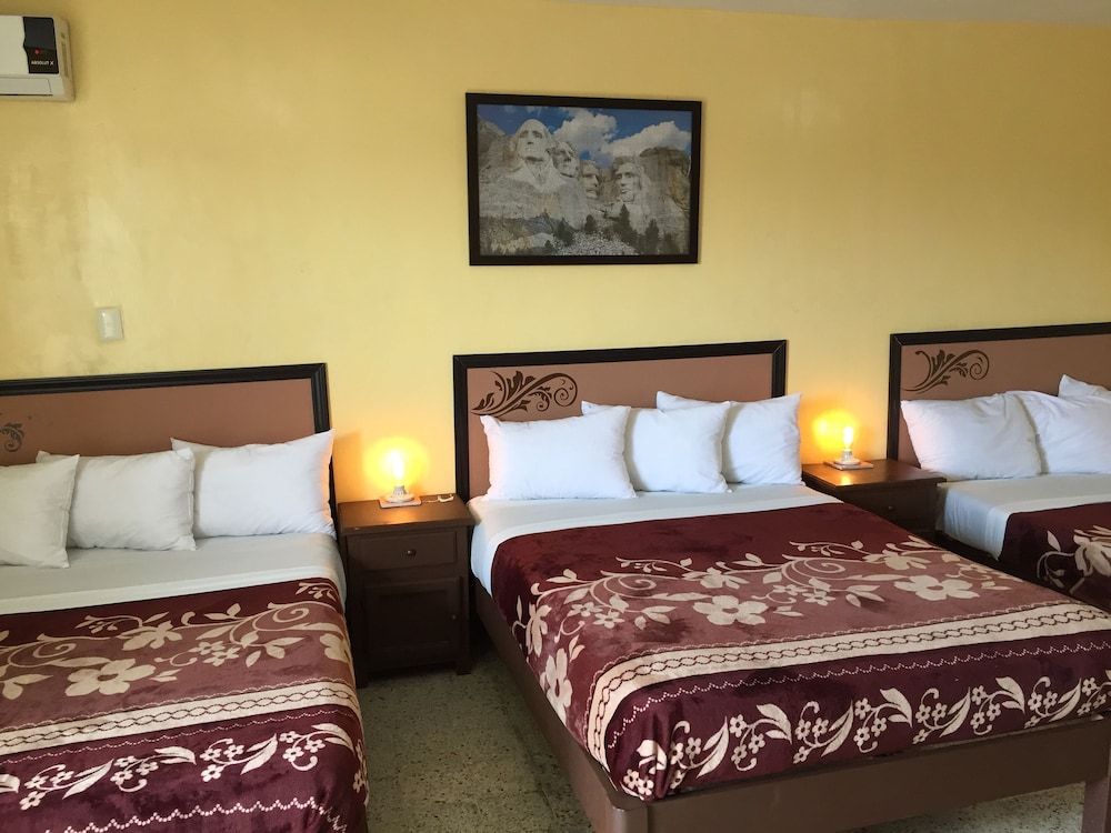 Classic Triple Room, Multiple Beds photo 1