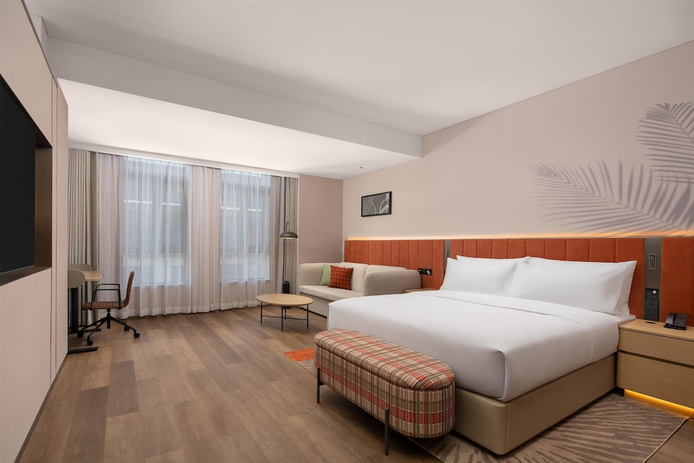 Deluxe Room, 1 King Bed (W/Sb) photo 2
