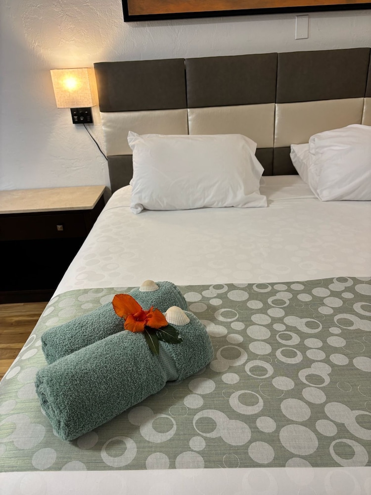Partial Ocean View, 1 King Bed with Kitchenette - Photo 6