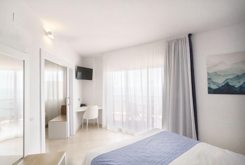 Junior Quadruple Room, Sea View - Photo 4