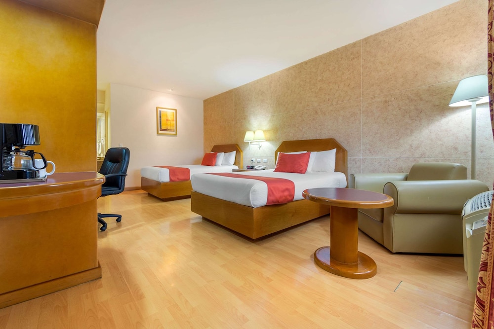 Superior Quadruple Room, 2 Double Beds, Non Smoking thumbnail 5