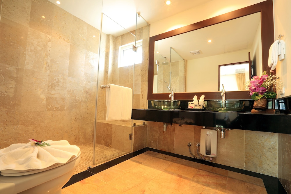 Two Bedroom Junior Suite - Photo 16
