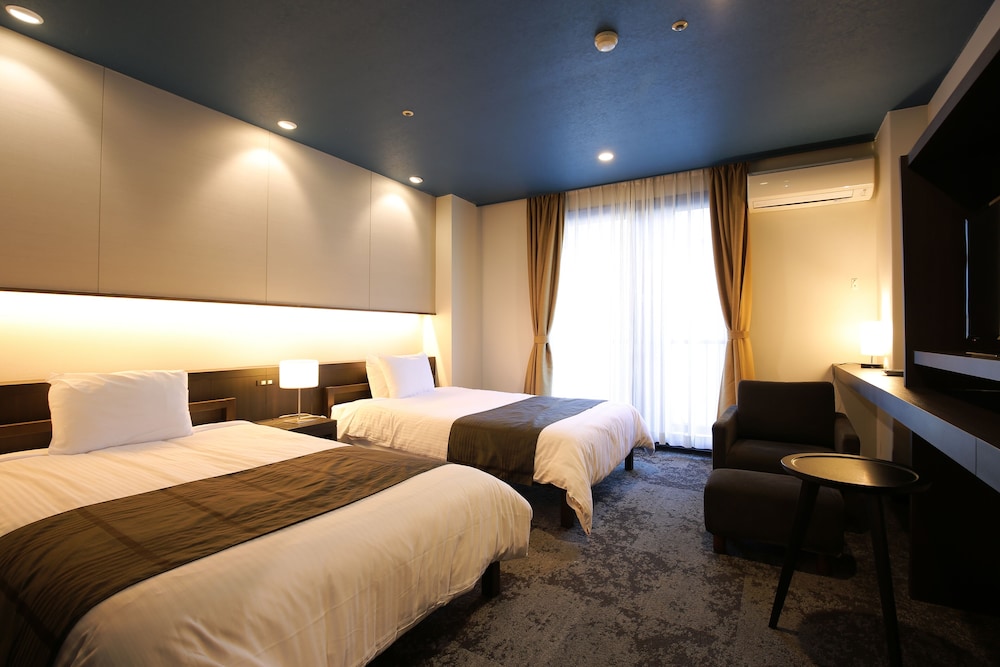 MODERN TWIN ROOM (non-smoking) Adult Only photo 3