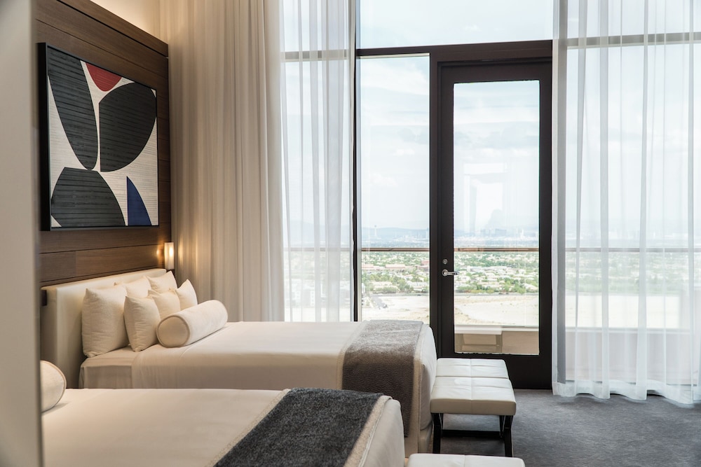 Straight Up Suite
