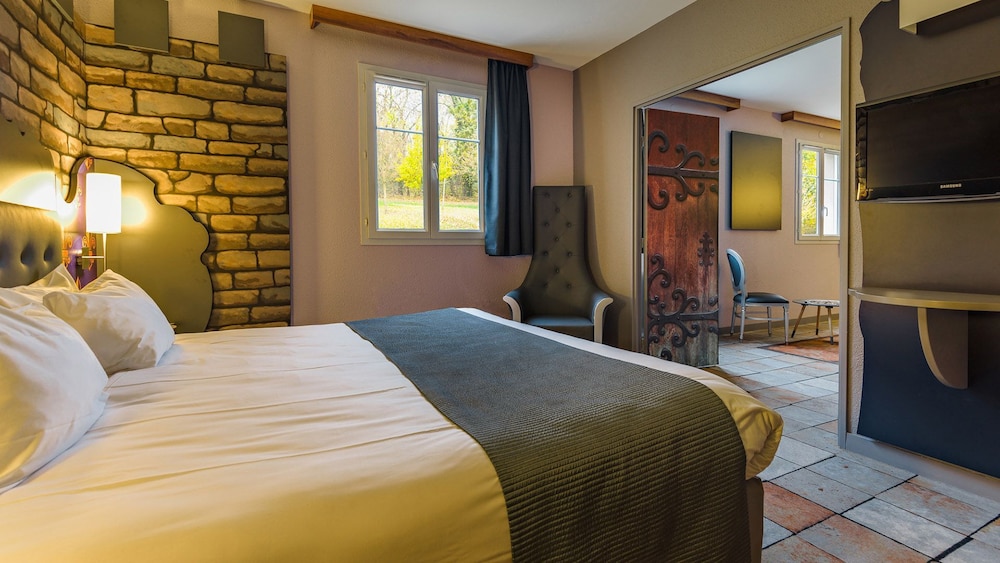 Knight Suite - Photo 1