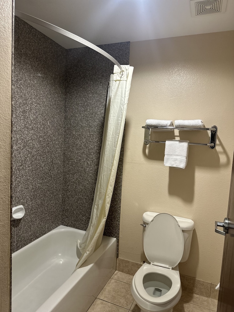 Royal Studio Suite, 1 King Bed, Non Smoking, Jetted Tub photo 2