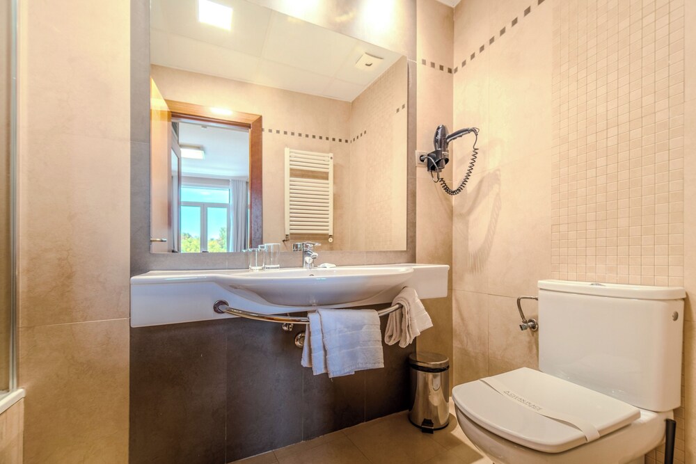 Standard Double Room - Photo 6