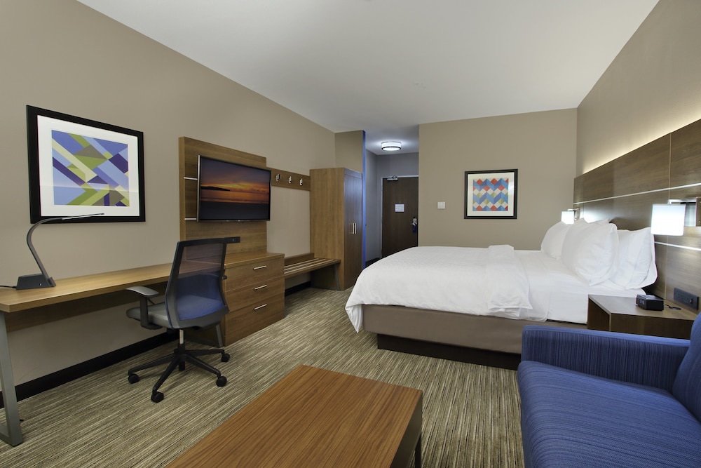 Suite, 1 King Bed, Accessible Bathtub (Mobility Tub) photo 2