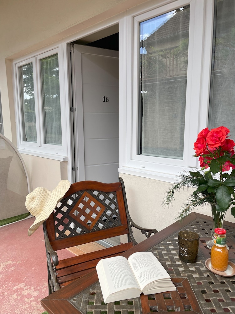 Room, Terrace - Photo 5