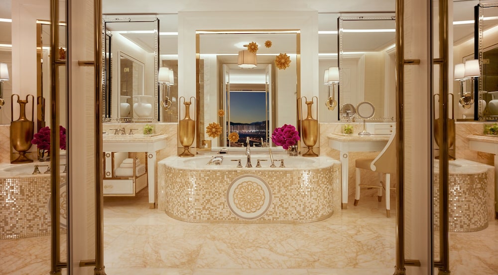 Parlor Suite photo 3