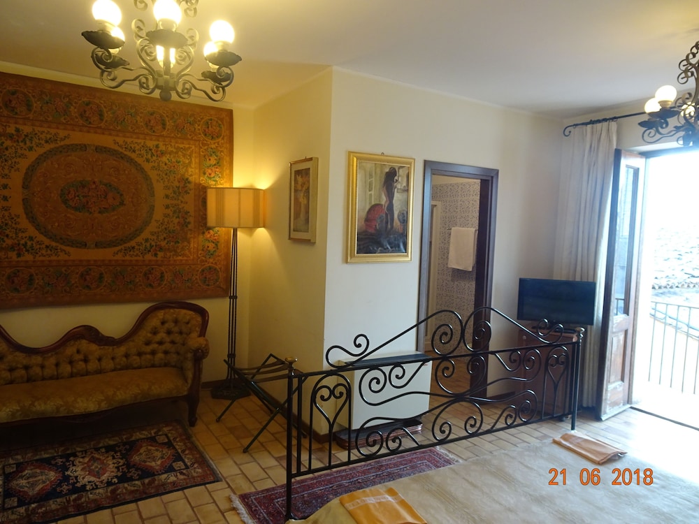 Economy Room, City View (203) photo 3