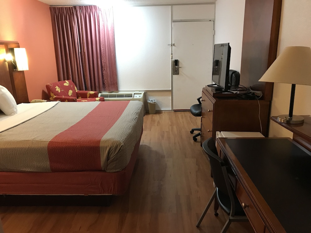 Standard Room, 1 King Bed, Non Smoking, Refrigerator & Microwave