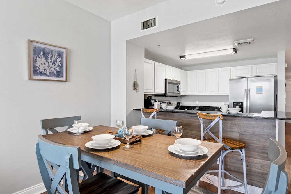 Condo, 2 Bedrooms, Balcony, Ocean View (602 E) photo 3