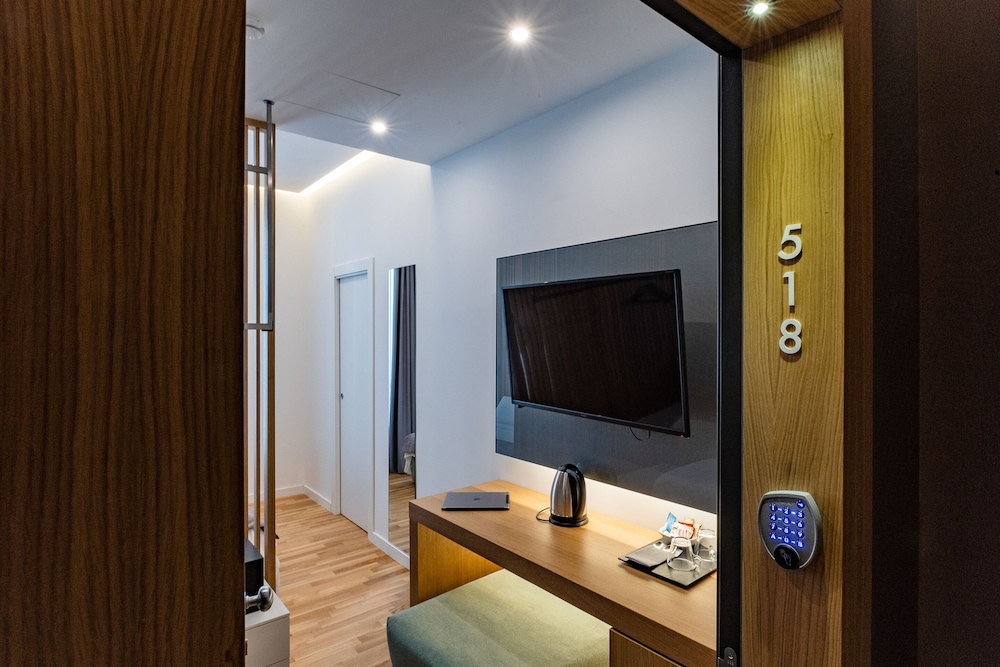 Available room