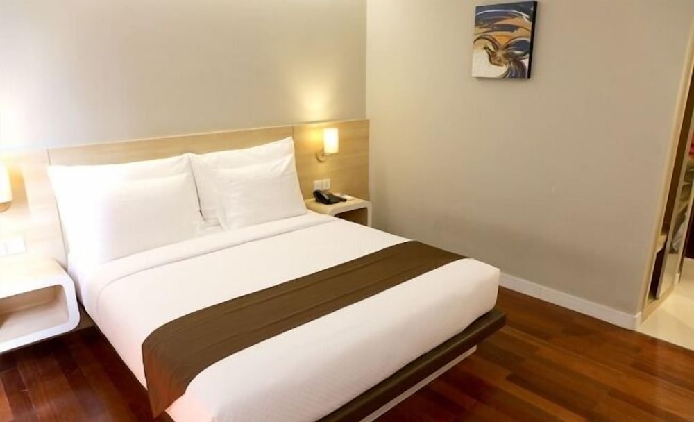 Superior Room, 1 King Bed photo 1