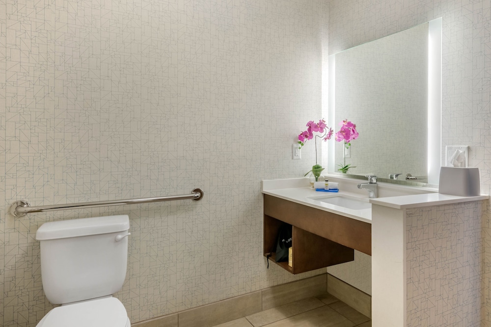Suite, 2 Queen Beds - Photo 15