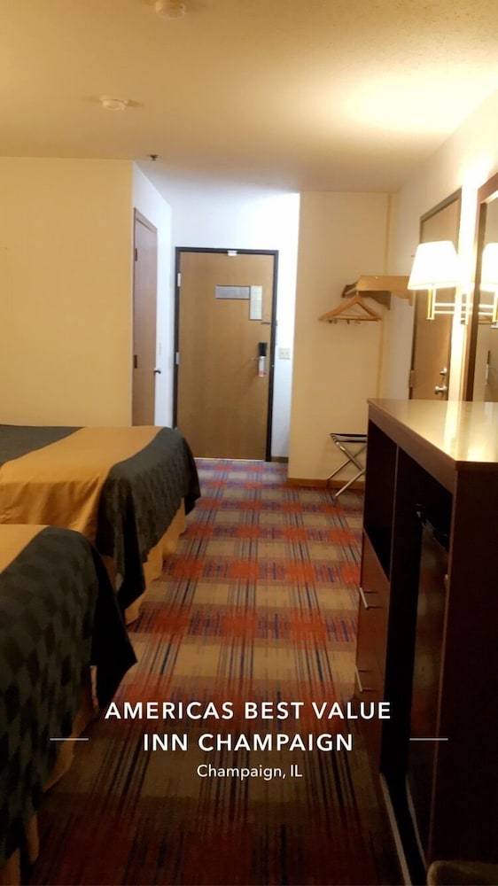 Room, 2 Queen Beds, Smoking photo 2