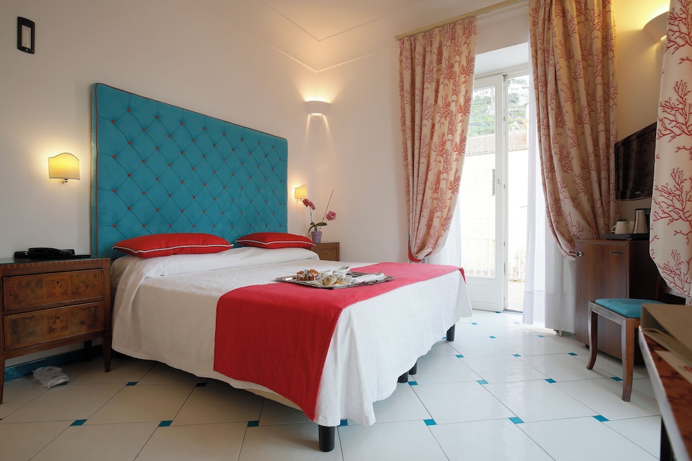 Deluxe Room, Sea View - Photo 8