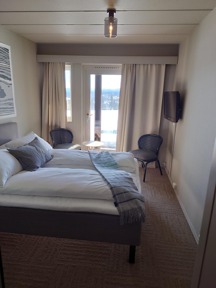 Standard Room, 1 Queen Bed, Non Smoking - Photo 2