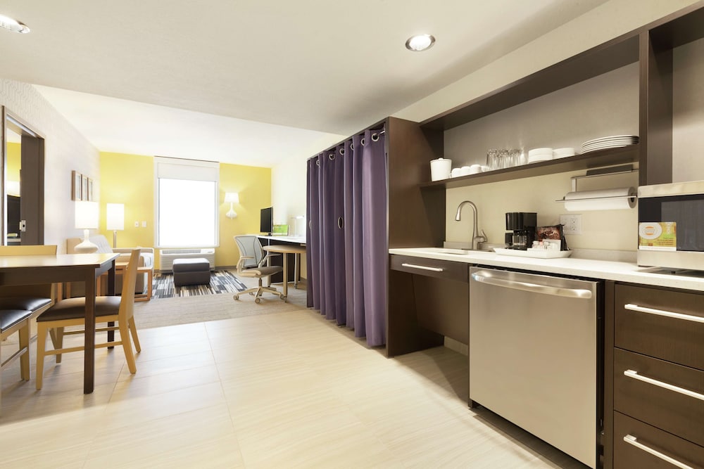 Suite, 1 King Bed, Accessible (Hearing) photo 3
