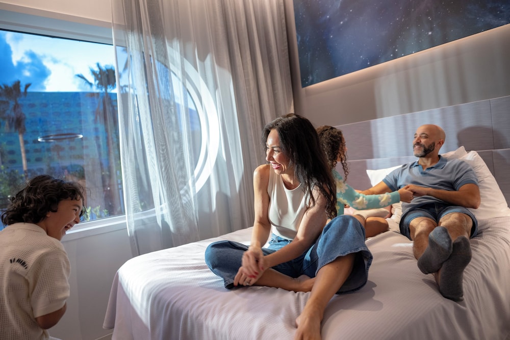 Hearing Accessible Standard Room (Includes Early Park Admission*)