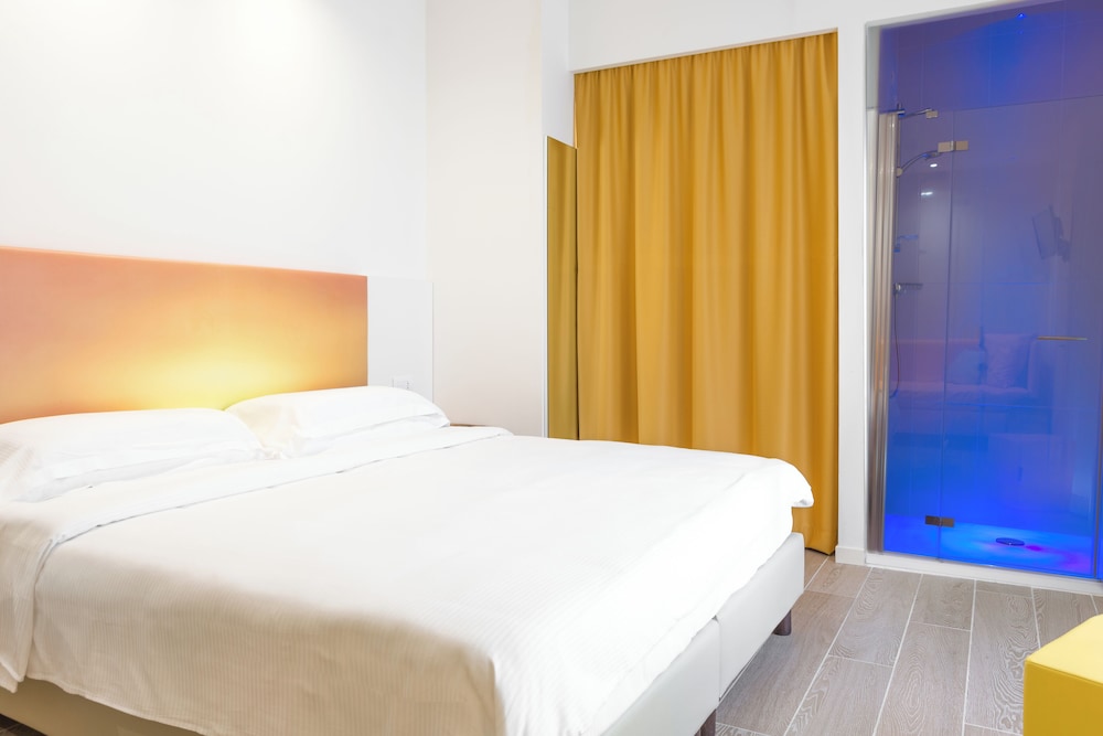 Standard Double or Twin Room, Balcony, City View photo 3