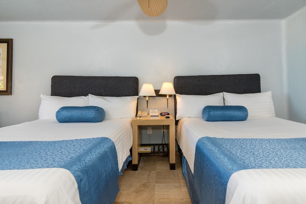 Deluxe Room Pool View King or 2 Queen Beds - Photo 1