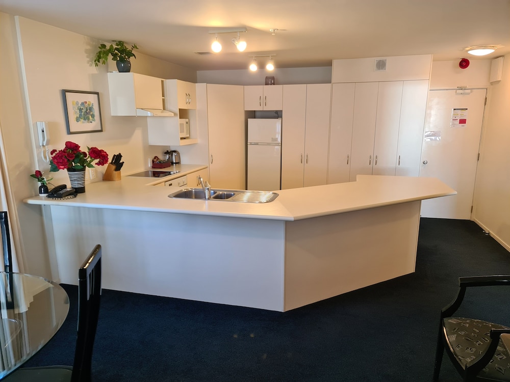1 Bedroom Oceanview Suite photo 3