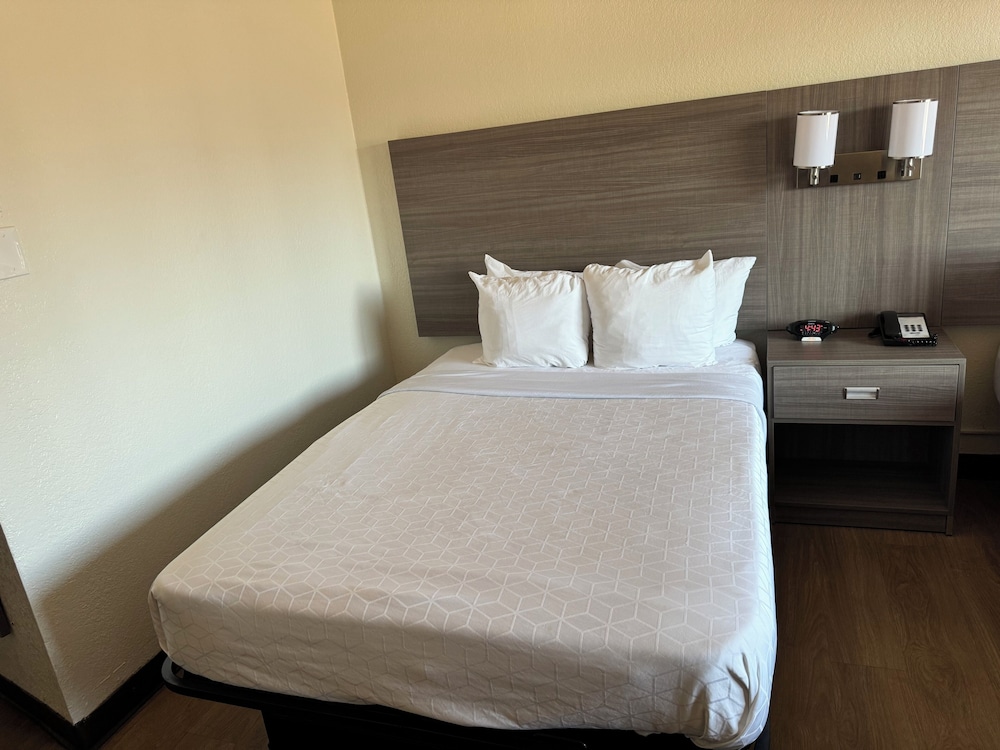 Basic Double Room (Interior Door)