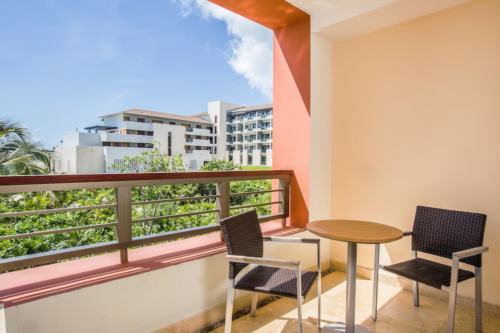 Junior Suite Garden View - King Bed