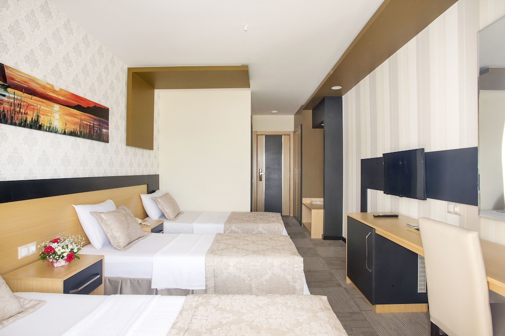 Family Triple Room, 1 Bedroom, Bathtub, Garden View photo 2