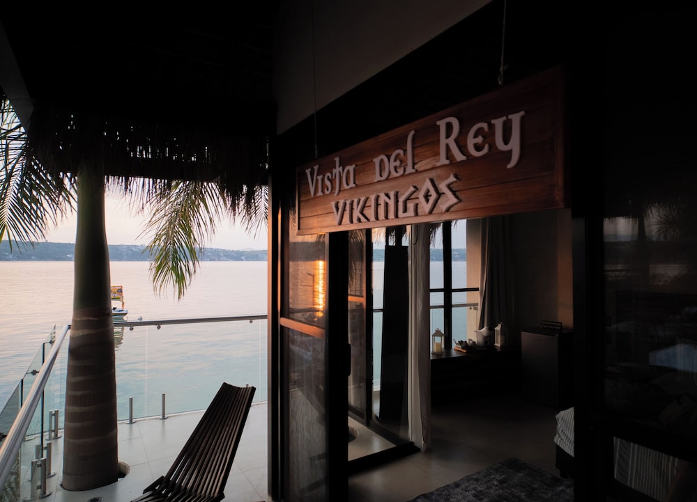 Deluxe Room, Lake View