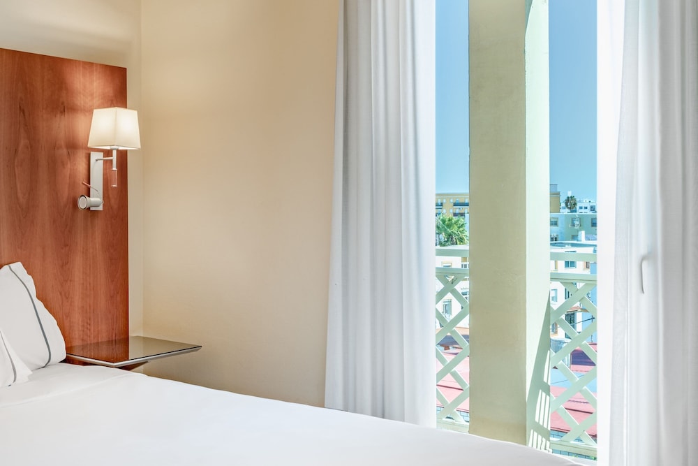 Room, 1 Queen Bed, City View