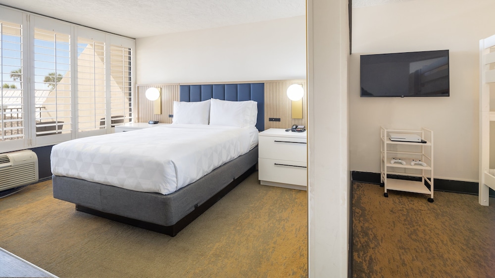 Standard Room, Multiple Beds - Photo 1