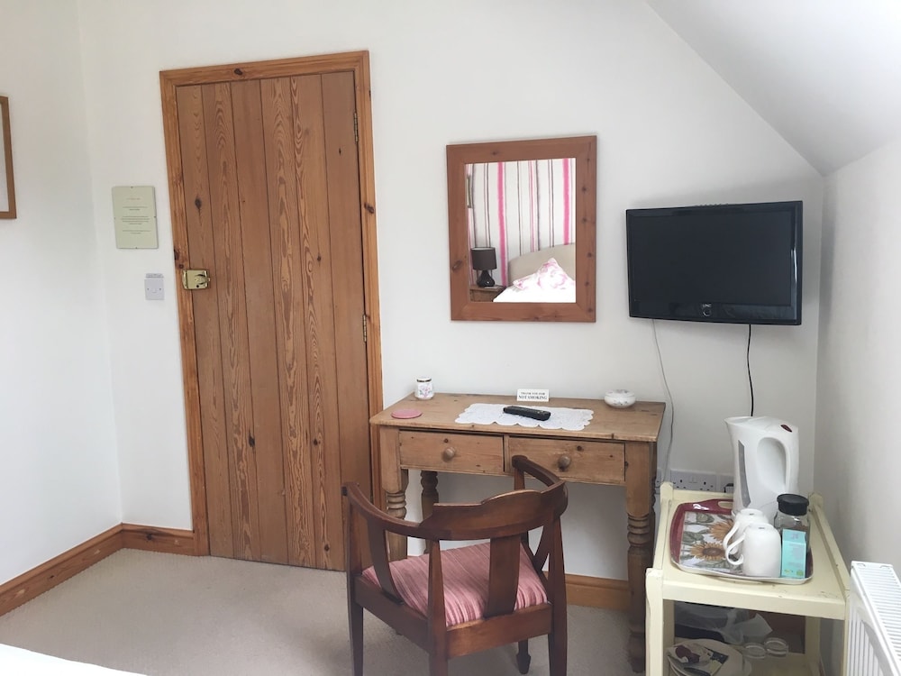 Standard Double Room, 1 Double Bed, Ensuite (Swallow's Nest) photo 3