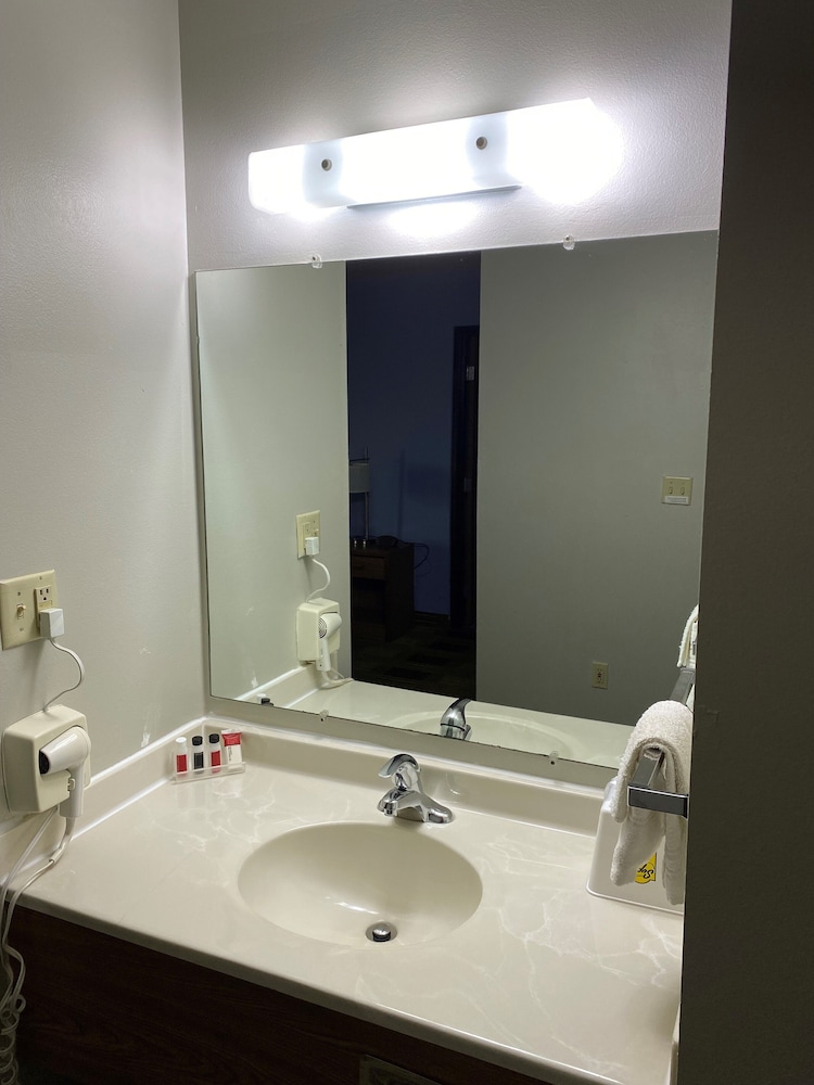 Suite, 1 King Bed, Non Smoking - Photo 7