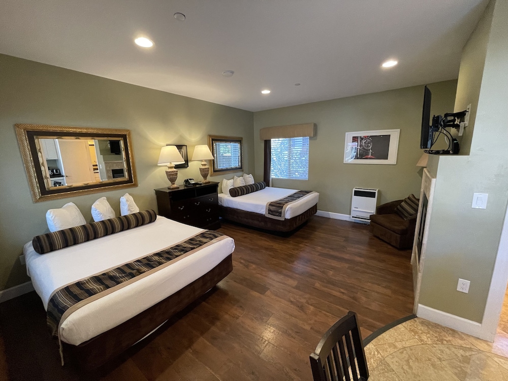 Deluxe Room, 2 Queen Beds